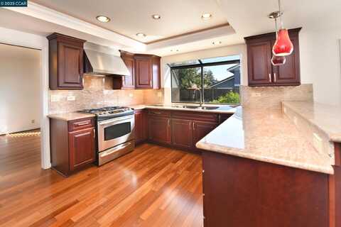 319 Oak Glen Ct, Martinez, CA 94553