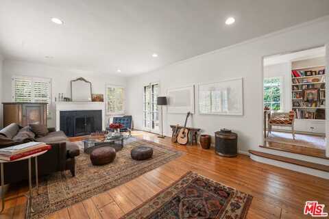 5630 Spreading Oak Dr, Los Angeles, CA 90068