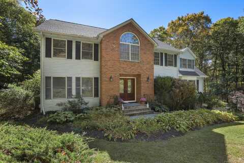 6 Pinewood Drive, New Fairfield, CT 06812