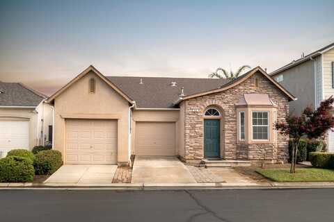 685 Edinburgh Lane W, Clovis, CA 93619