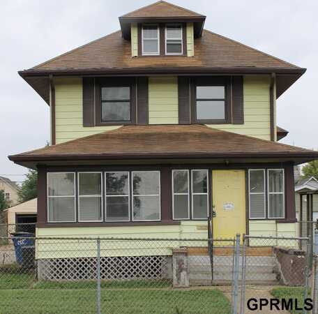 2121 Lothrop Street, Omaha, NE 68110