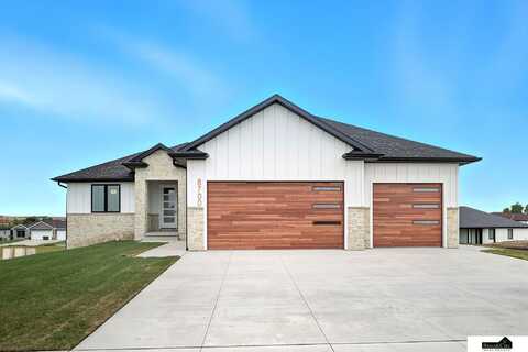 8700 Honeybee Lane, Lincoln, NE 68526