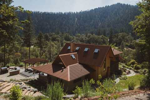 370 River Bend Road, Willow Creek, CA 95573