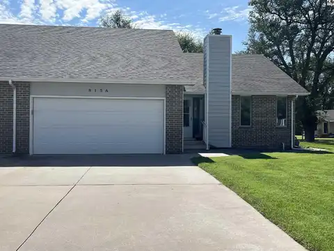 815a Forest Garden Cir, Hutchinson, KS 67502