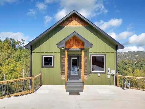 221 Chimney Tops Way, Gatlinburg, TN 37738