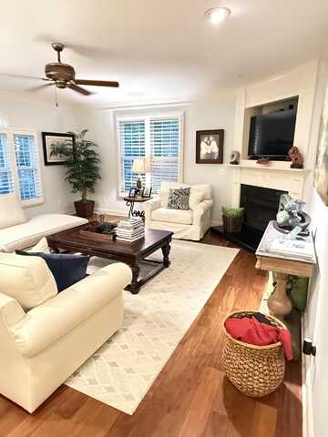 932 Village Green Avenue, Lexington, KY 40509