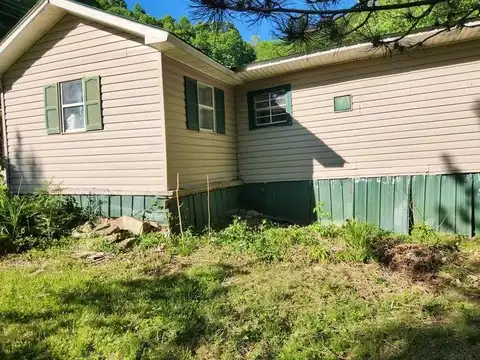 121 DODSON BRANCH, Prestonsburg, KY 41653