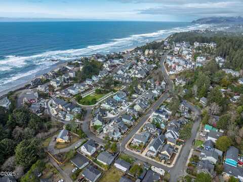 580 SW 28th Street, Lincoln City, OR 97367