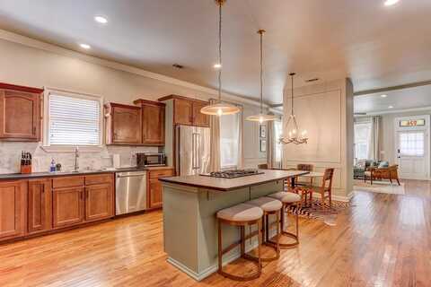936 S COX, Memphis, TN 38104