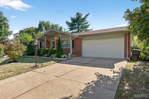 354 Burncoate Drive, Oakville, MO 63129