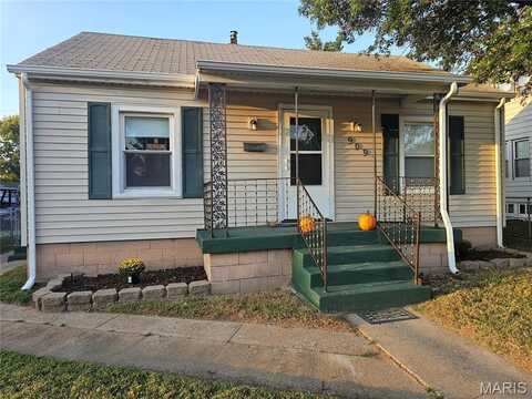 909 Madison Avenue, Wood River, IL 62095