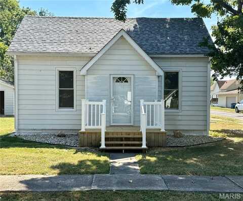 402 E Macoupin Street, Staunton, IL 62088