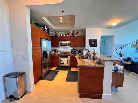 2641 N Flamingo Rd, Sunrise, FL 33323