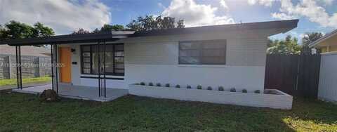 2513 Island Dr, Miramar, FL 33023