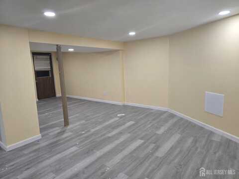 14 Mayling Court, Edison, NJ 08837