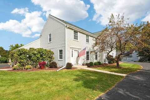 12533 N Woodberry Dr, Mequon, WI 53092