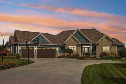 328 Hemlock Ct, Hartland, WI 53029