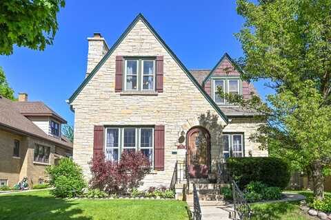 2708 N 68th St, Milwaukee, WI 53210