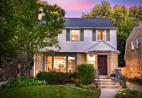 2324 N 90th St, Wauwatosa, WI 53226