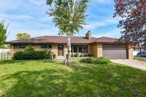 2237 Crestview Ct, Wauwatosa, WI 53226