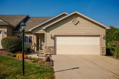 102 Walnut Ridge Dr, Union Grove, WI 53182