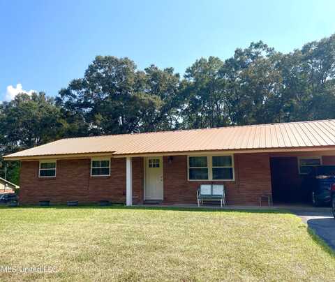 916 E College Avenue, Wiggins, MS 39577