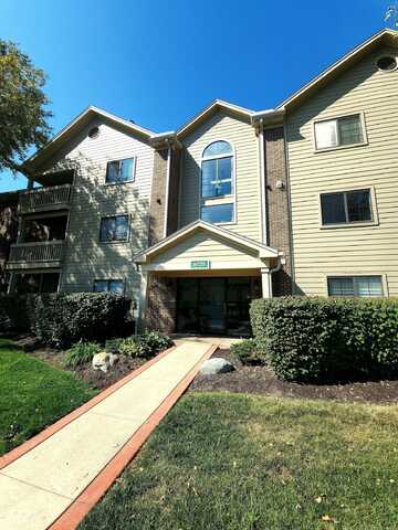 8720 Yardley Court, Indianapolis, IN 46268