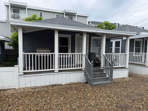7 Dover Avenue, Hampton, NH 03842