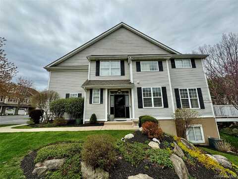 33 Putters Way, Middletown, NY 10940