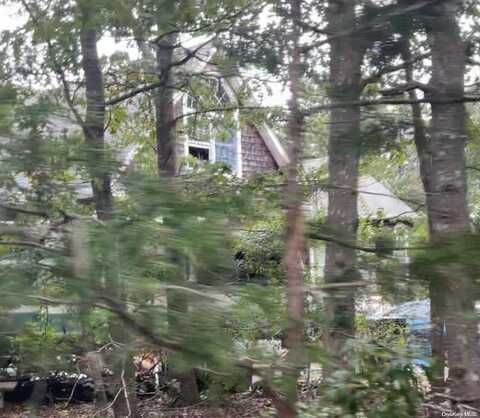 138 Maggie Drive, East Quogue, NY 11942