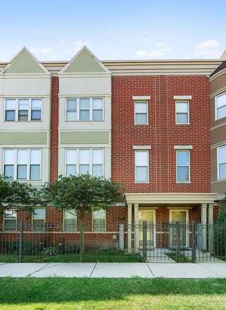 720 W Eastman Street, Chicago, IL 60610