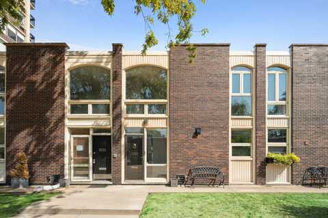 1333 N Sandburg Terrace, Chicago, IL 60610