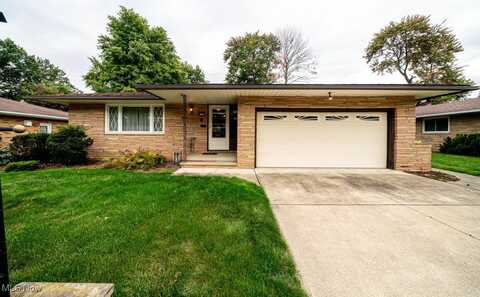 874 E Meadowlawn Boulevard, Seven Hills, OH 44131