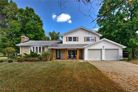 8 Centennial Drive, Poland, OH 44514