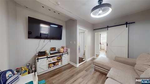 277 W 2nd Avenue 2, Newark, NJ 07107