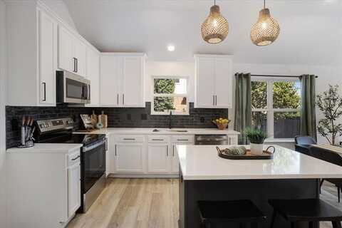 405 Northbrook Avenue, Oak Point, TX 75068