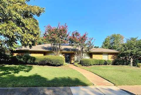 2601 Red Oak Lane, Plano, TX 75075