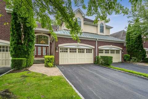 19 Kensington Cir, Manhasset, NY 11030