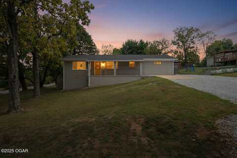 100 Thompson Street, Pineville, MO 64856