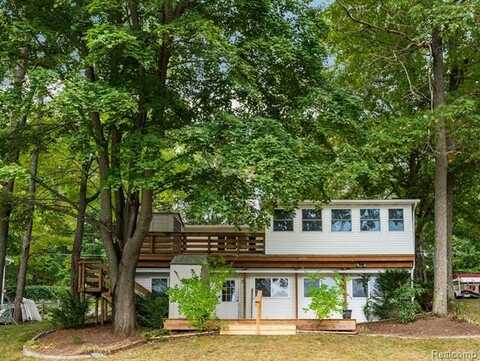681 Lakeview Drive, Harrison, MI 48625