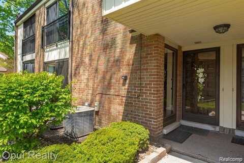 18339 University Park Drive, Livonia, MI 48152