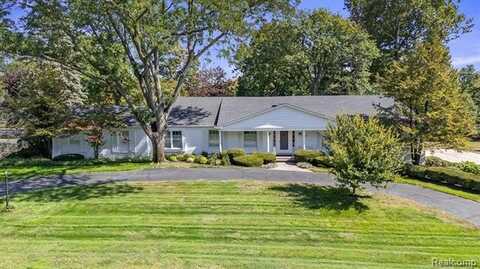 1348 Charrington Road, Bloomfield, MI 48301