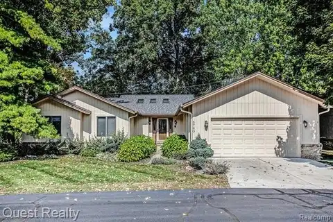 5780 Point Of The Woods Drive, West Bloomfield, MI 48324