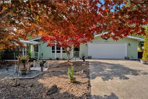 303 MANZANITA DR, Florence, OR 97439