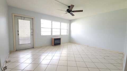 215 Canterbury J, West Palm Beach, FL 33417