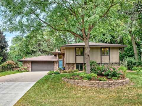 1028 Brompton Place, Mendota Heights, MN 55118