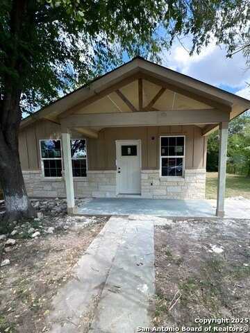 710 Fifth St, Natalia, TX 78059