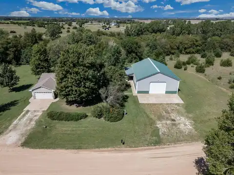 1666 W Larkin Dr, Milton, KS 67106