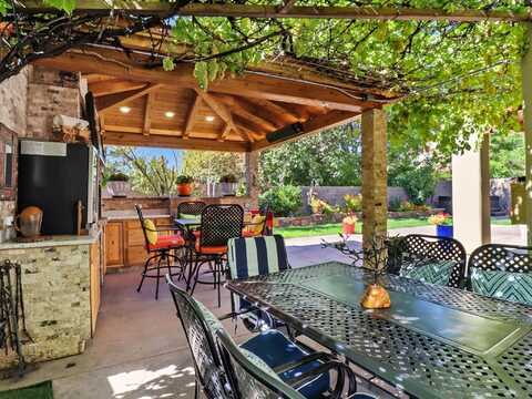 4702 Solecito Way, Santa Fe, NM 87507
