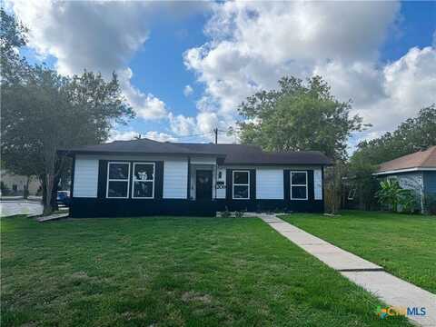1209 E Polk Avenue, Victoria, TX 77901